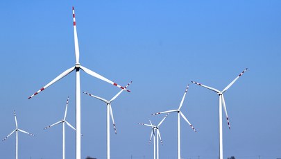 Ustawa wiatrakowa. Ekspert o poprawce PiS: Nawet 70 proc. energii mniej  