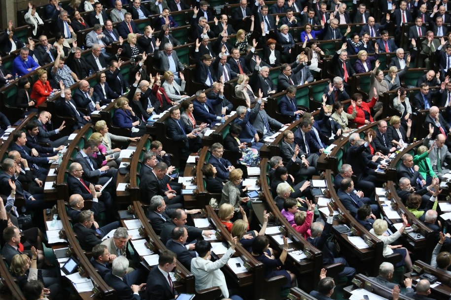 Ustawa ws. waloryzacji świadczeń pielęgnacyjnych trafi do prezydenta /Leszek Szymański /PAP