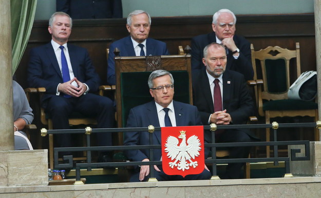 Ustępujący prezydent Bronisław Komorowski na galerii dla gości w sali plenarnej Sejmu /Rafał Guz /PAP