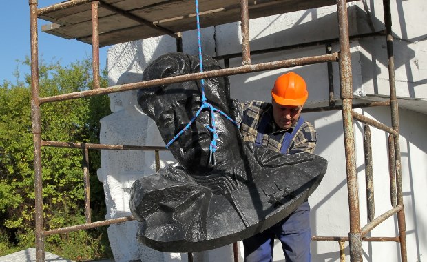 Usunięto pomnik sowieckiego generała w Pieniężnie. Rosyjski MSZ wezwał polską ambasador