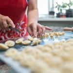 Uszka na wigilię robię wcześniej. Dzięki temu nie sklejają się w zamrażarce