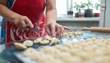 Uszka na wigilię robię wcześniej. Dzięki temu nie sklejają się w zamrażarce