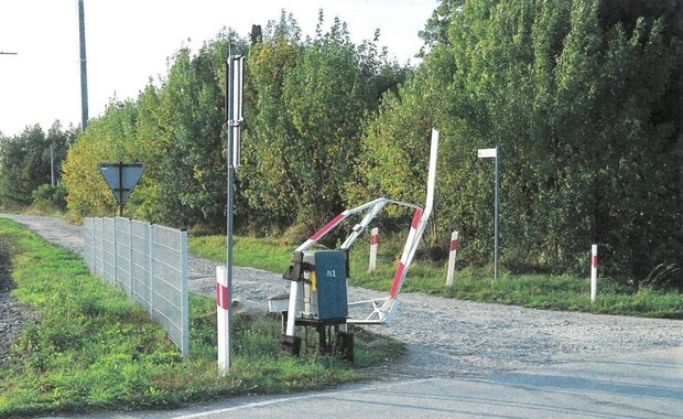 Uszkodził traktorem rogatki i odjechał