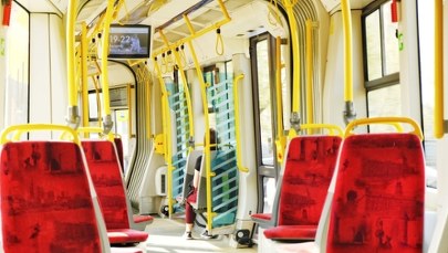 Uszkodzona szyna na wiadukcie. Utrudnienia w kursowaniu tramwajów w Warszawie 