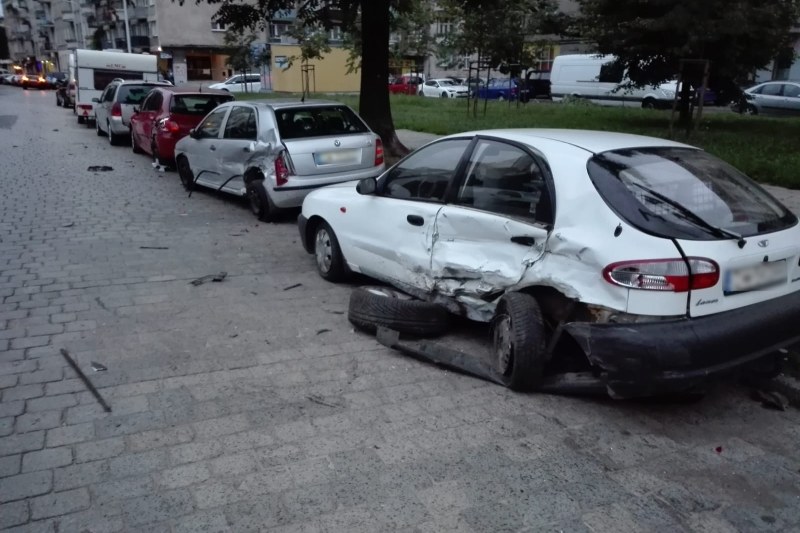 Uszkodzone auta /Policja /