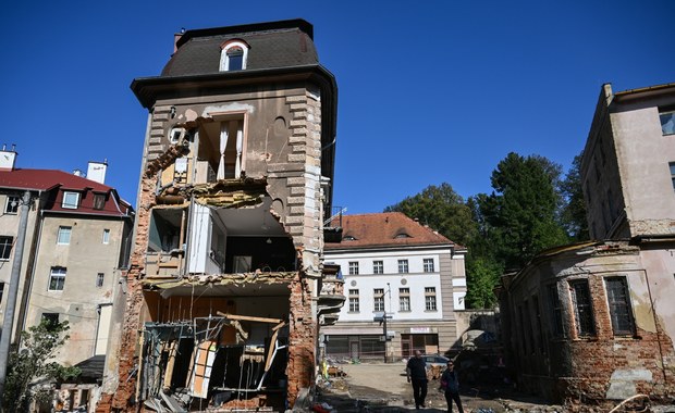 Uszkodzone domy, mosty i szkoły. Są wstępne raporty ws. strat po powodzi