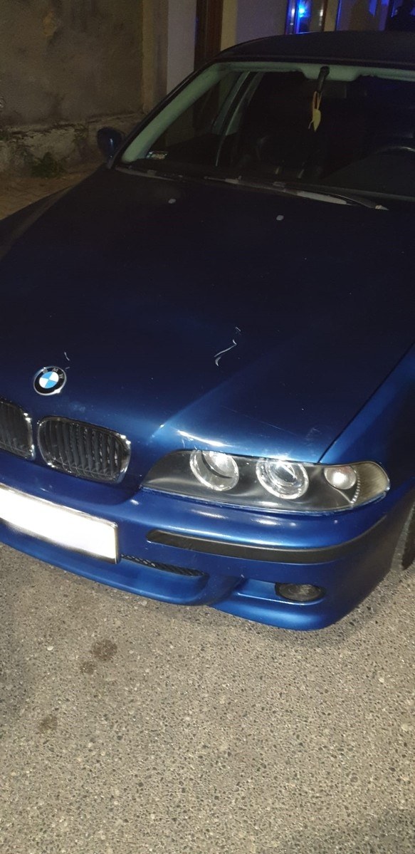 Uszkodzone przez rowerzystę auto /KPP Kościan /Policja