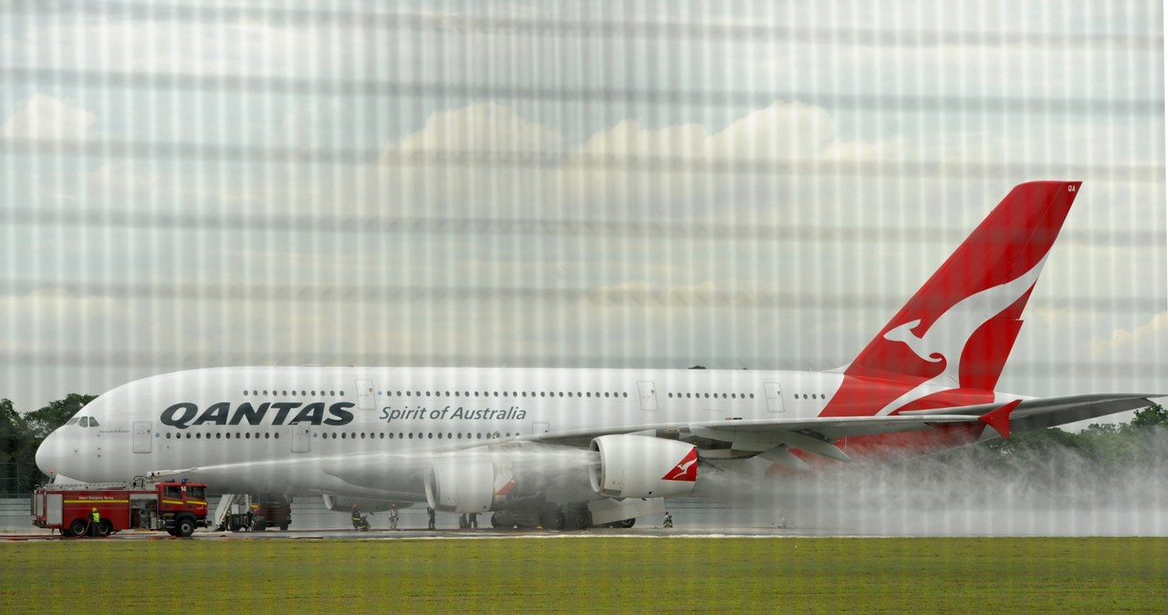 Uszkodzony Airbus A380 musiał awaryjnie lądować 
