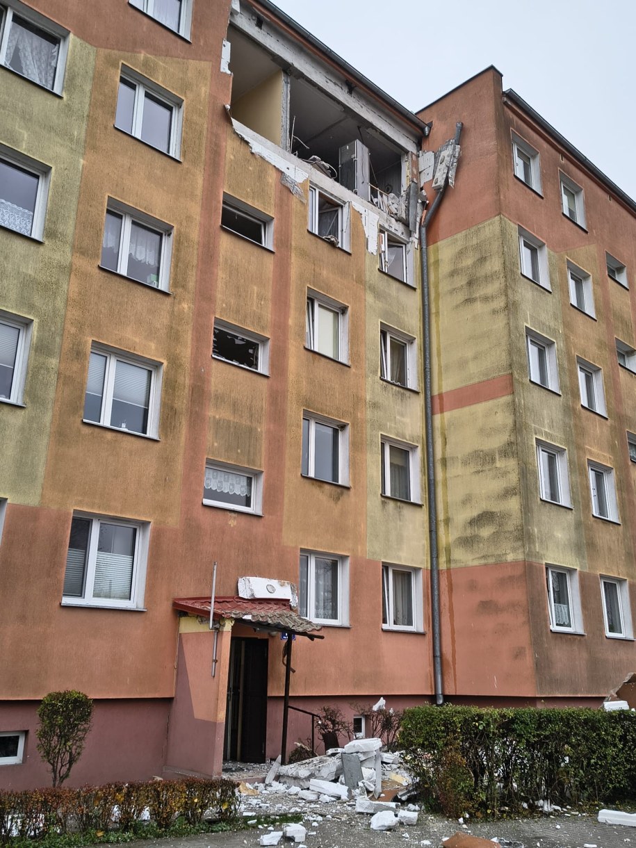 Uszkodzony blok w Braniewie /KW PSP Olsztyn /Państwowa Straż Pożarna