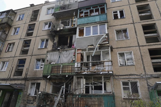 Uszkodzony budynek w Charkowie /VASILIY ZHLOBSKY /PAP/EPA