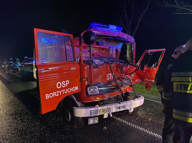 Uszkodzony strażacki wóz /KW PSP Gdańsk /Państwowa Straż Pożarna