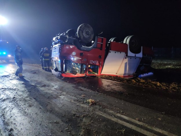 Uszkodzony wóz strażacki, Różanka na drodze wojewódzkiej nr 816 /KP PSP Włodawa /Materiały prasowe