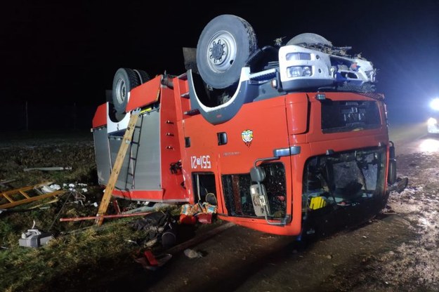 Uszkodzony wóz strażacki, Różanka na drodze wojewódzkiej nr 816 /KP PSP Włodawa /Materiały prasowe