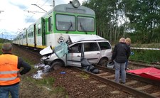 Utknąłeś na przejeździe? To poszukaj naklejki!