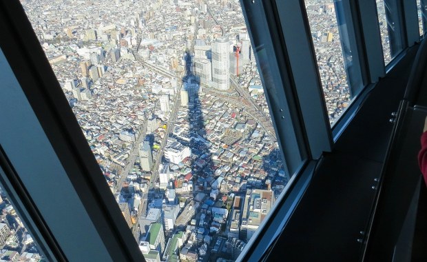 Utknęli na wiele godzin 30 metrów nad ziemią