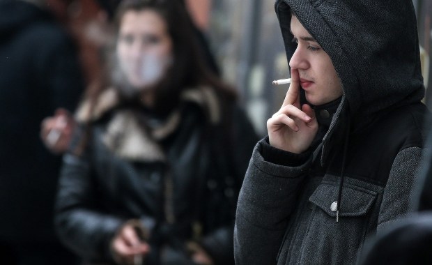 Utracona tożsamość palacza, przez nią tak trudno rzucić...