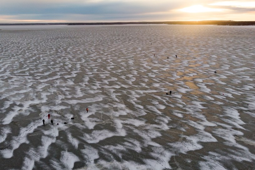 Utrata lodu morskiego przez Arktykę to poważne zagrożenie /AFP
