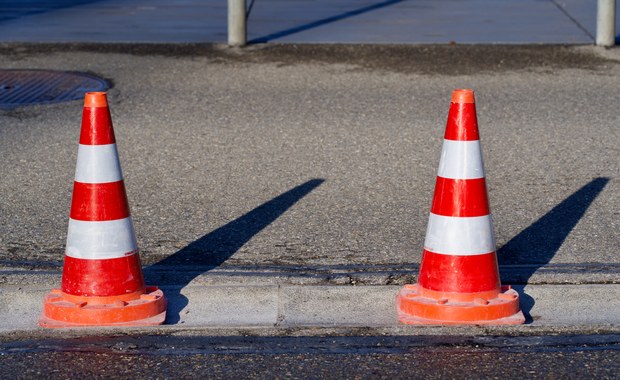 Utrudnienia dla pieszych i rowerzystów na Woli 