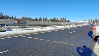 Utrudnienia na nowej zakopiance. Drogowcy naprawiają pęknięcia nawierzchni