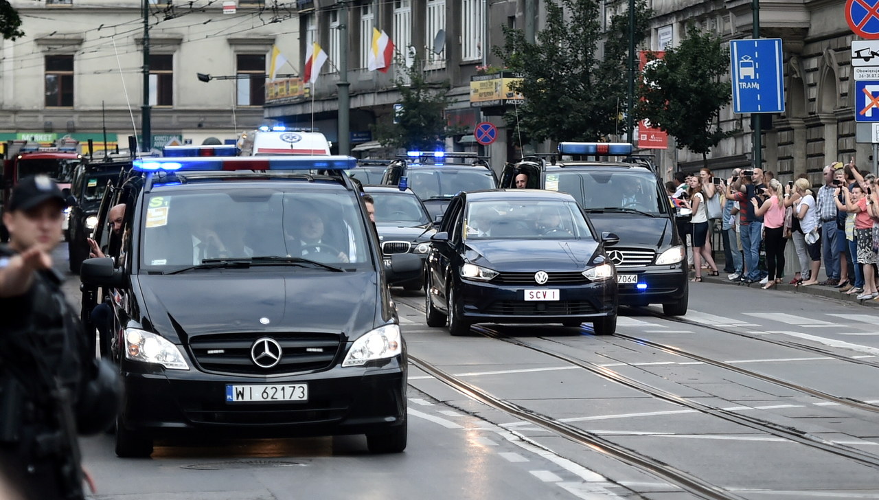 Utrudnienia na trasie Kraków-Częstochowa. Papież pojechał na Jasną Górę samochodem