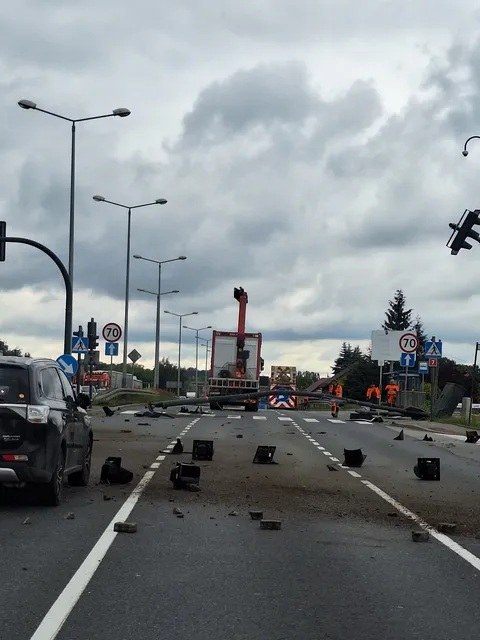 Utrudnienia na wjeździe do Krakowa po zerwaniu sygnalizacji świetlnej /Gorąca Linia RMF FM