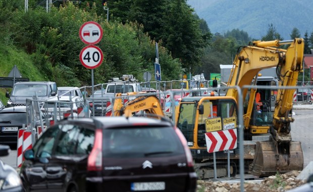 Utrudnienia przy wjeździe do Zakopanego. Kierowcy utkną w korkach