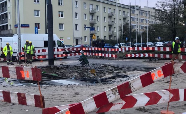 Utrudnienia w Warszawie. Powodem pęknięta rura