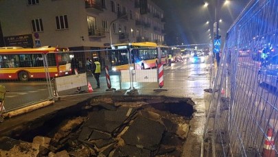 Utrudnienia w Warszawie. Powodem zapadnięta jezdnia