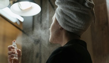 Utrwal makijaż w deszczu domową mgiełką z gliceryną