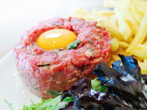 Uwaga! Bakterie w mięsie. Sprawdź, zanim zjesz