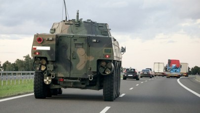 Uwaga kierowcy. Wojsko wyjeżdża na drogi. Czego absolutnie nie robić?