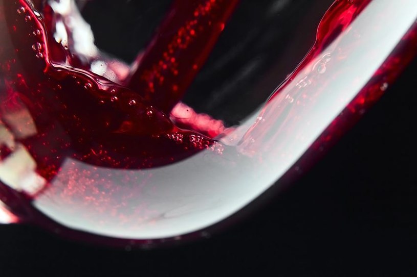 Uwaga na amerykańskie czerwone wina - nie pijcie ich za dużo /123RF/PICSEL