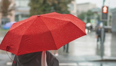 Uwaga na burze i gęste mgły. W tych regionach obowiązują alerty IMGW