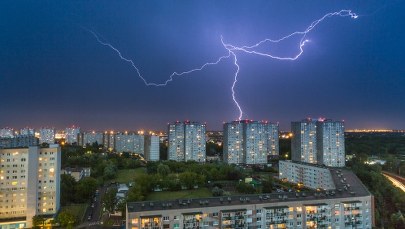Uwaga na burze! Mocno zagrzmi na południu i wschodzie Polski. Możliwe podtopienia