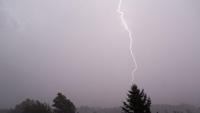 Uwaga na burze z gradem. Alert IMGW dla 9 województw