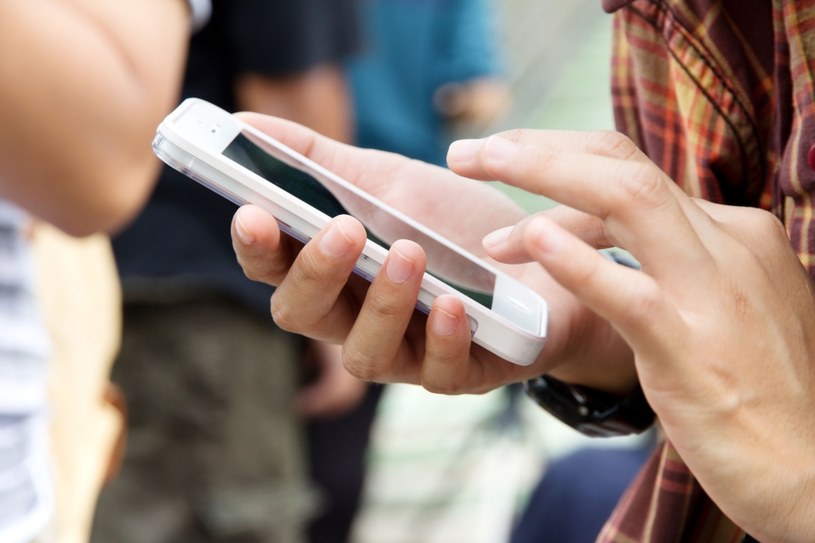 Uwaga na fałszywe SMS-y, zdj. ilustracyjne /123RF/PICSEL
