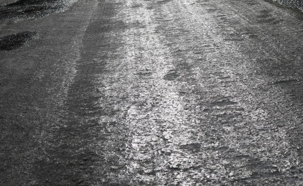 Uwaga na gołoledź. W nocy może być niebezpiecznie 