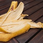 Uwaga na "nitki" z bananów. Mało kto o tym wie