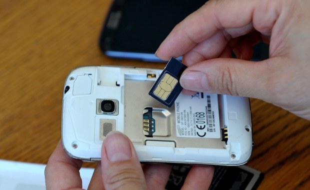 Uwaga na oszustów! Próbują wyłudzić dane przy okazji rejestracji kart SIM