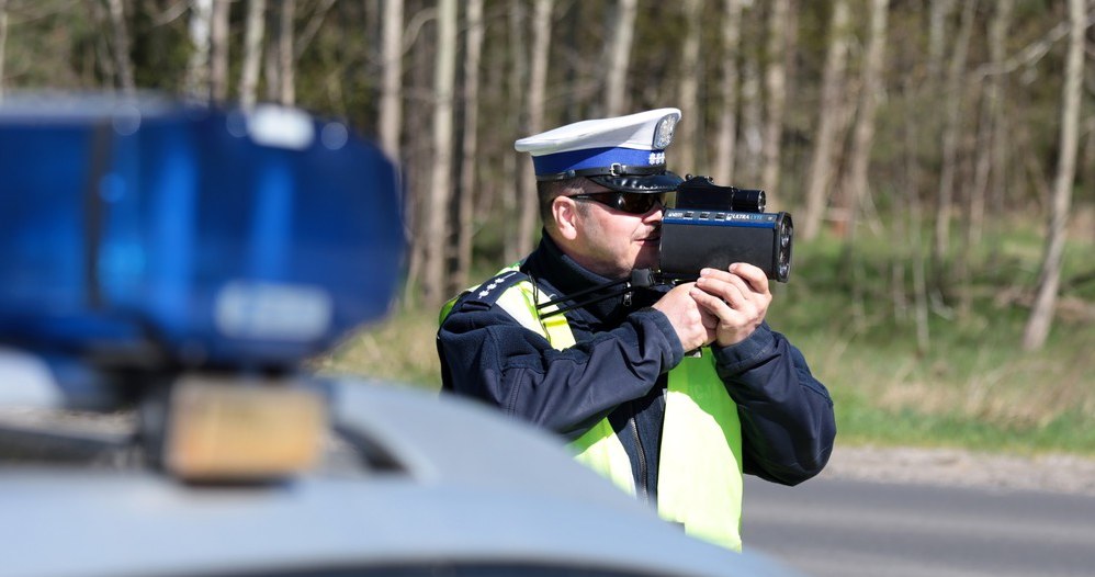 Uwaga na przyczajonych policjantów /Piotr Jędzura /Reporter