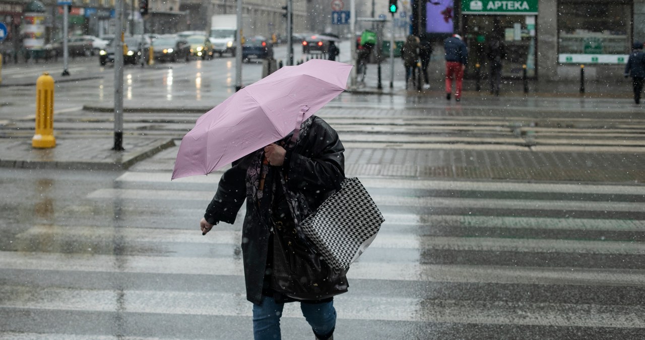 Uwaga na silne porywy wiatru! /Fot. Jacek Szydlowski  /Agencja FORUM