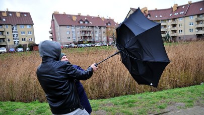 Uwaga na silny wiatr. IMGW ostrzega