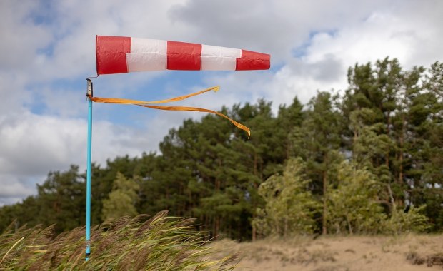 Uwaga na silny wiatr. IMGW wydał ostrzeżenia