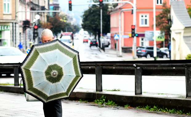 Uwaga na ulewne deszcze. Są alerty RCB 