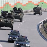 Uwaga na wojsko na drogach. Czy można wyprzedzić wojskową kolumnę?