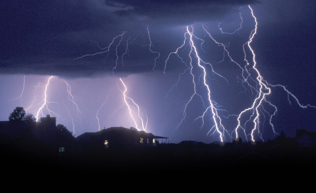 Uwaga, nadciągają gwałtowne burze. IMGW ostrzega 