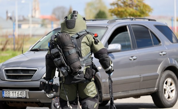 ​Uwaga, niewybuch na plaży. Teren odgrodzony 