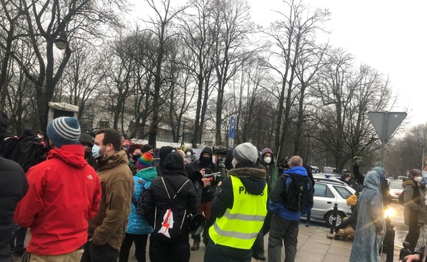 "Uwaga! Tu obywatele". Przed Sejmem odbył się protest przeciwko wyrokowi TK ws. RPO 