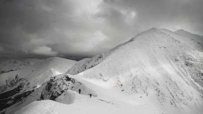 Uwaga turyści! W Tatrach trzeci stopień zagrożenia lawinowego 