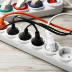 Uwaga! Tych urządzeń nigdy nie podłączaj do przedłużacza – grozi pożarem